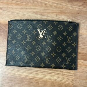 LV pouch